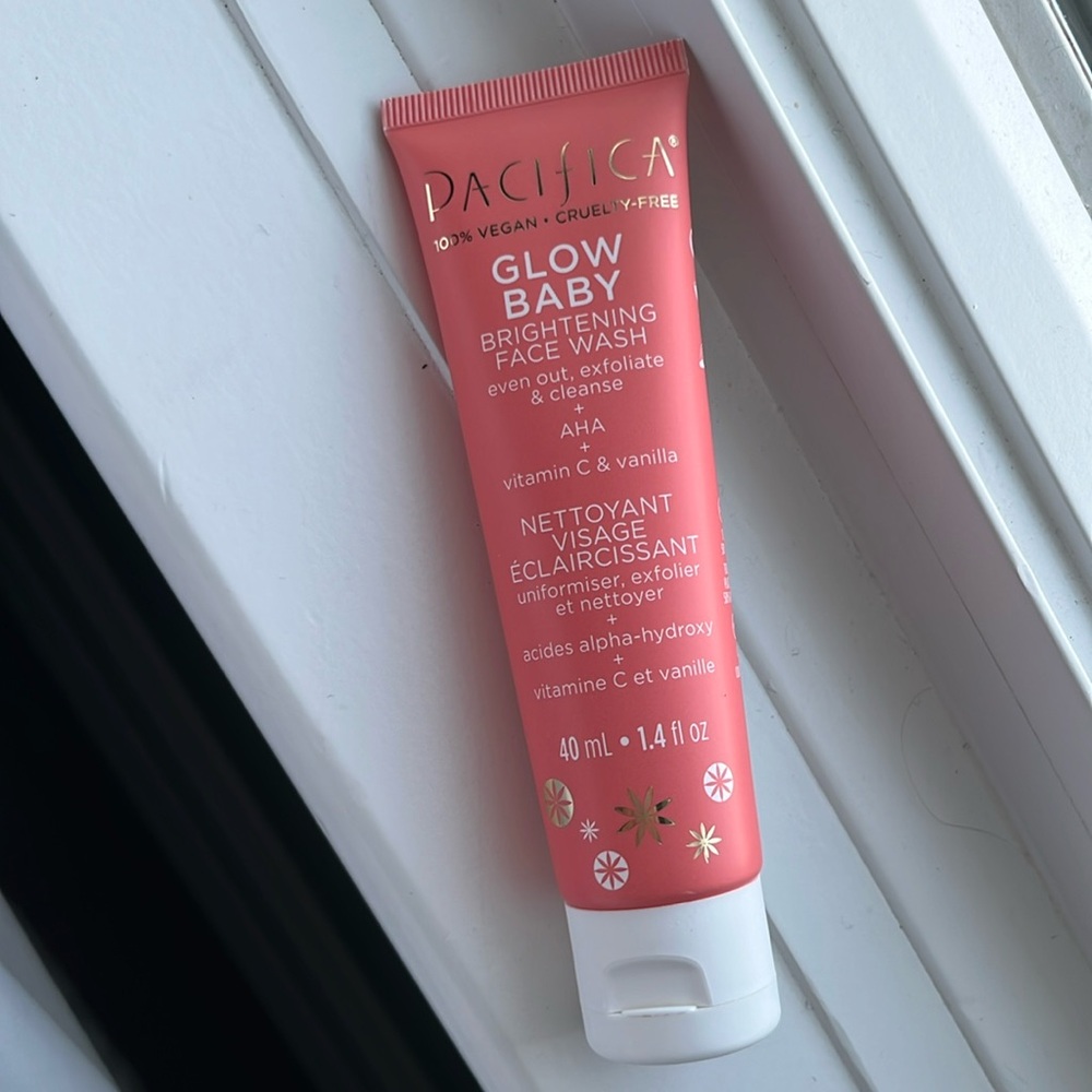 Brightening face wash
